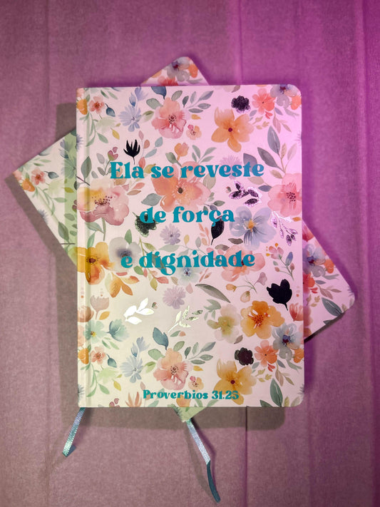 Caderno Floral "Ela Se Reveste de Força" – Provérbios 31:25